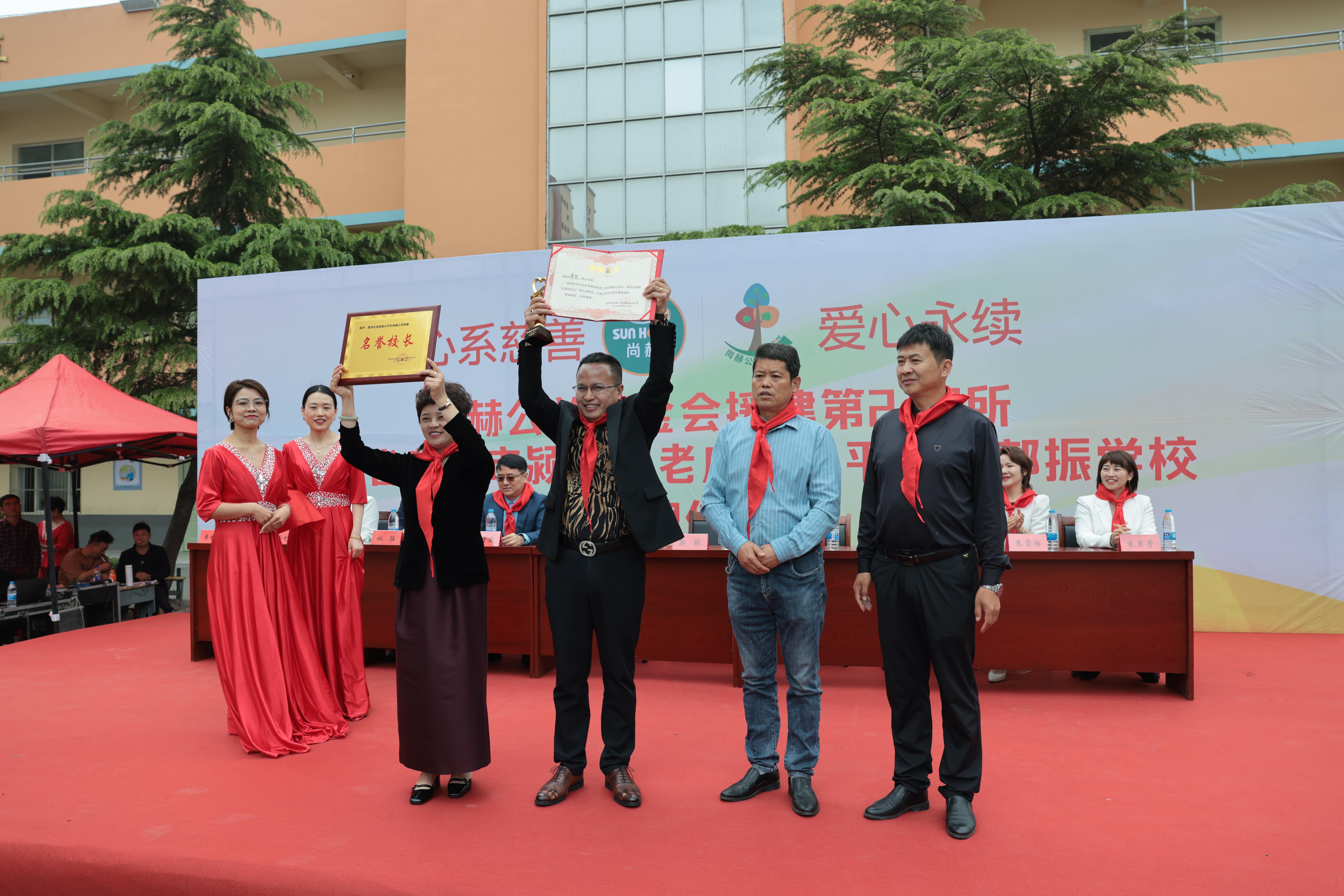 在爱意的“双向奔赴”中丨第249所米兰体育平台官方网站-米兰(中国)
公益学校揭牌