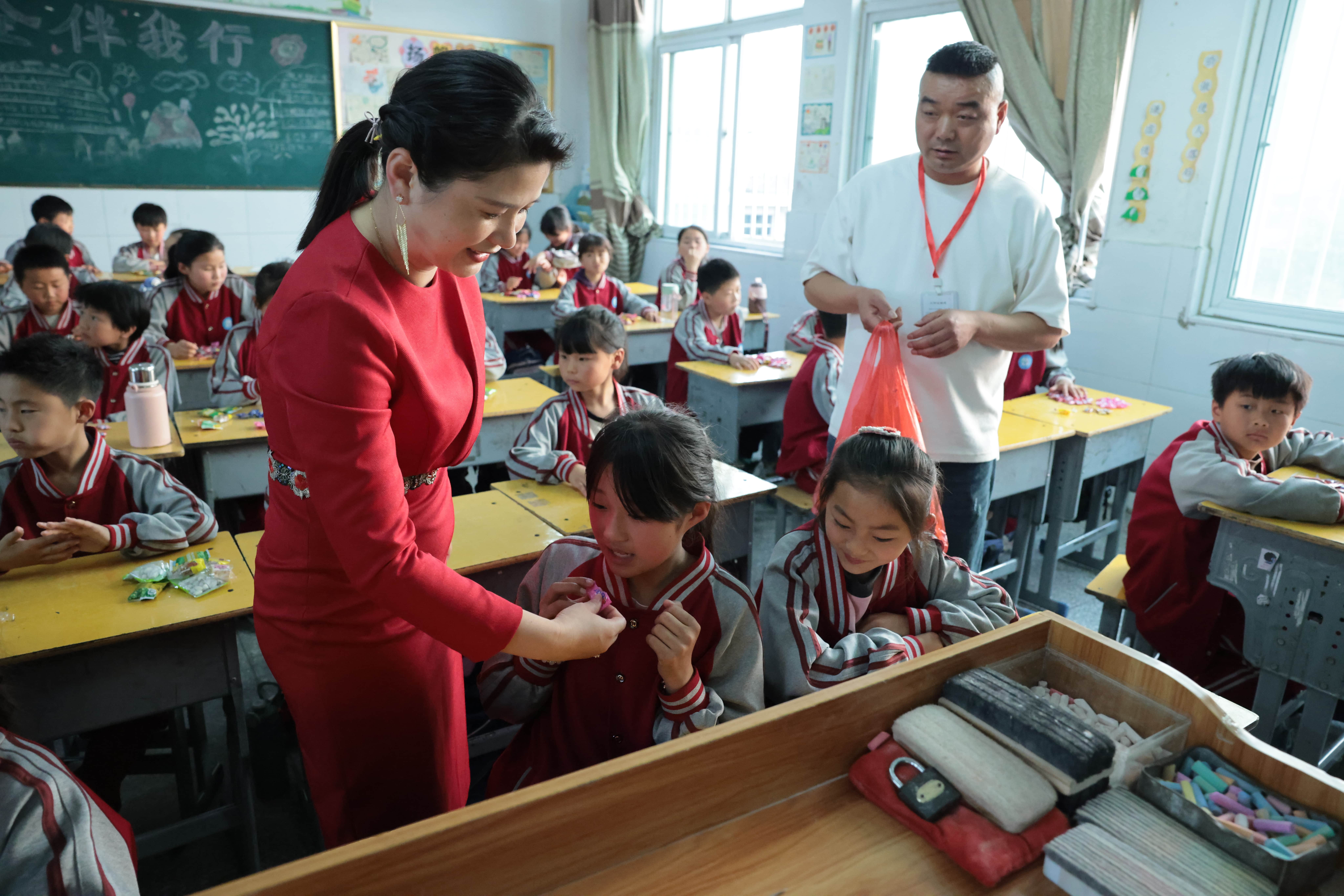 在爱意的“双向奔赴”中丨第249所米兰体育平台官方网站-米兰(中国)
公益学校揭牌