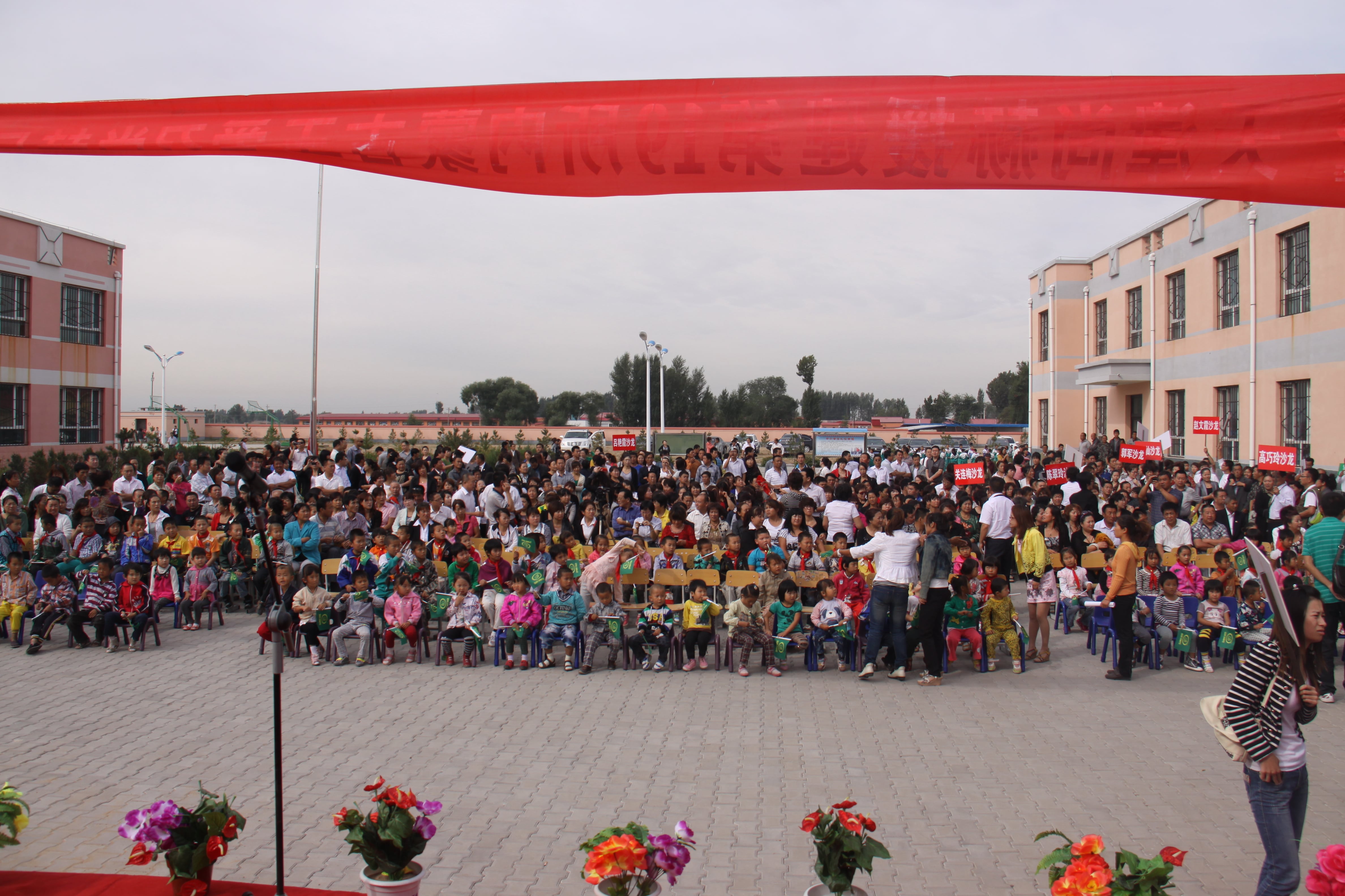 第19所 鄂尔多斯市王爱召镇米兰体育平台官方网站-米兰(中国)
吕兰君小学