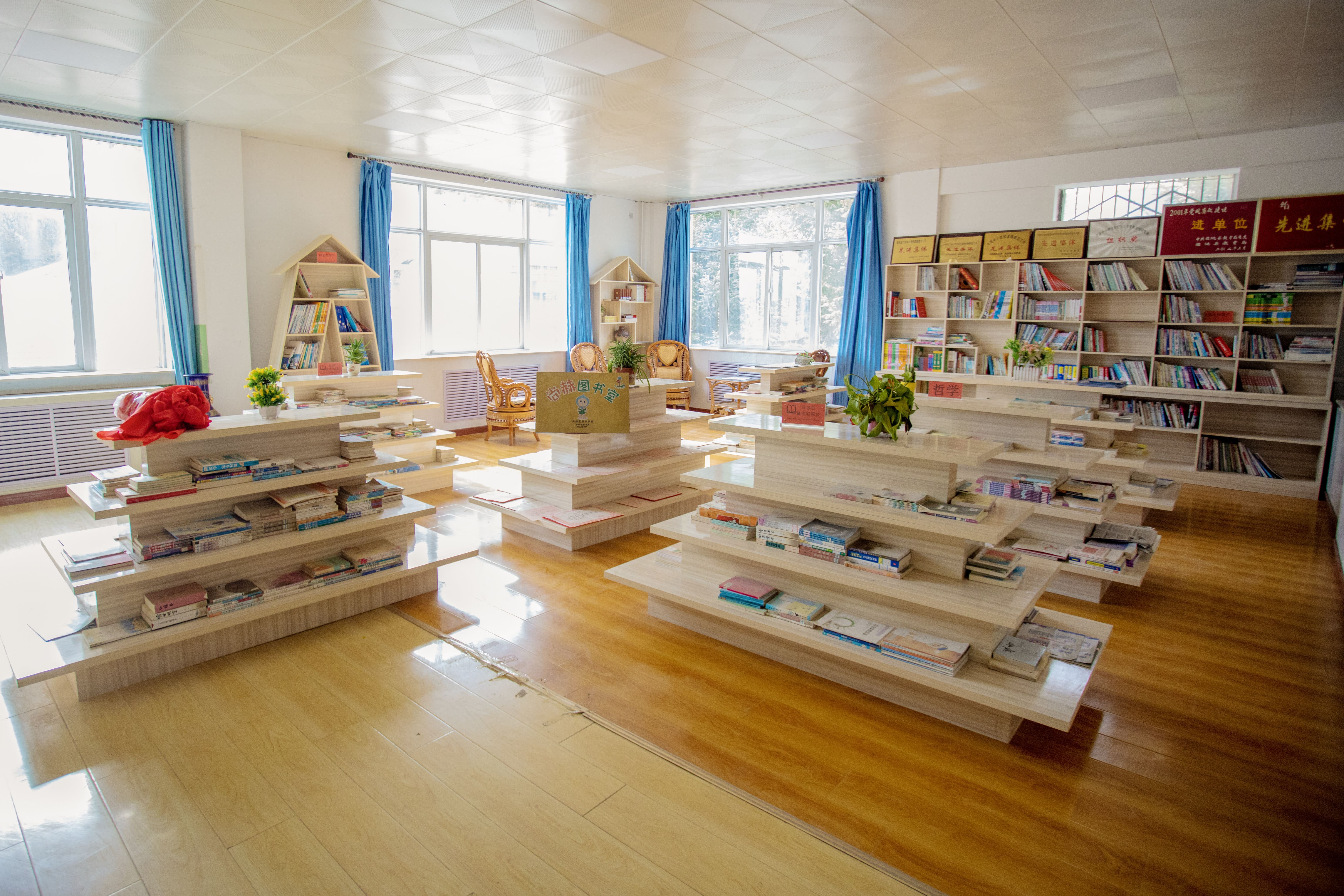 天津高校大学生记者走进米兰体育平台官方网站-米兰(中国)
公益小学开展“书香悦读，筑梦成长”活动