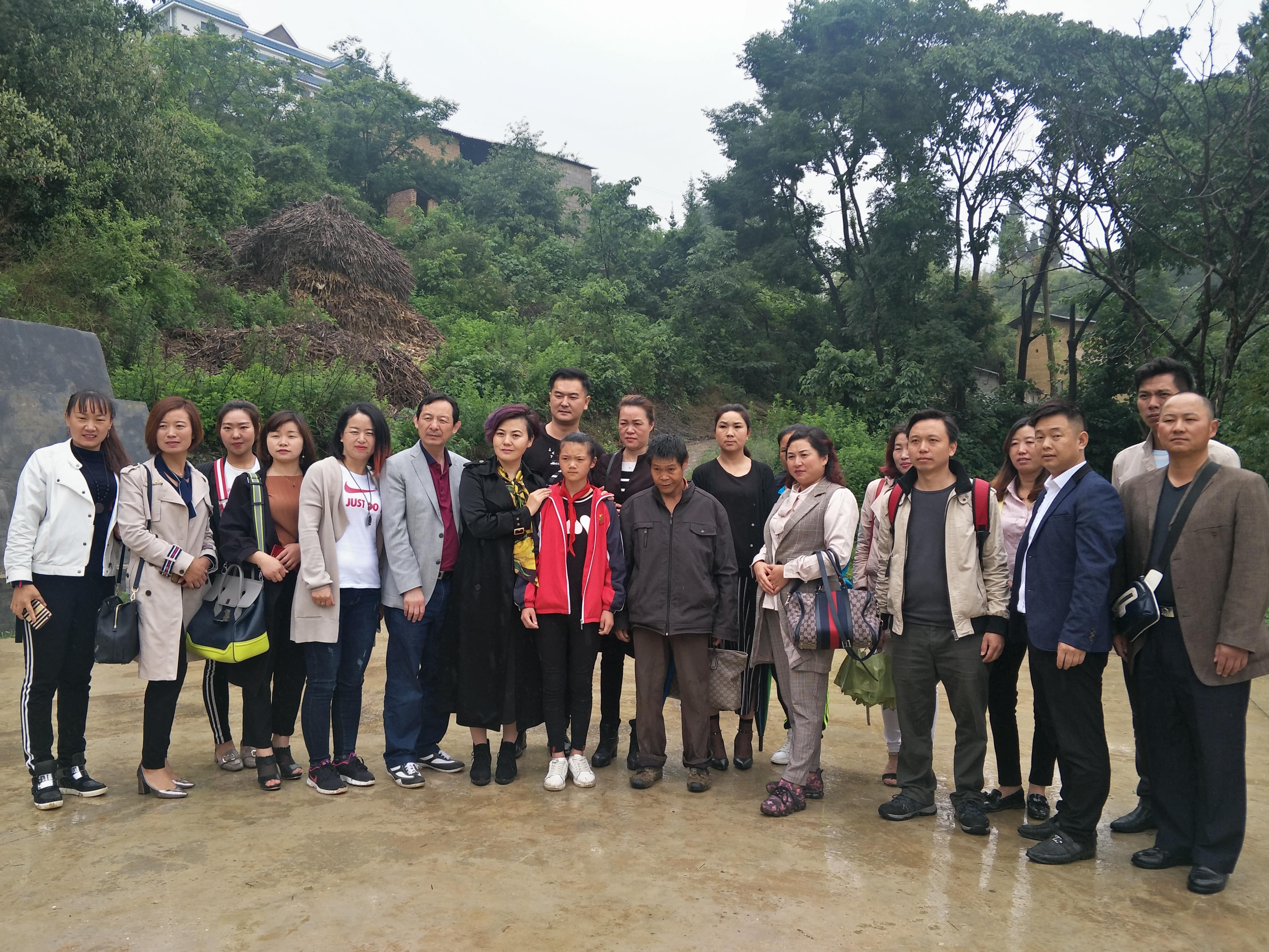 第152所 石林彝族自治县路美邑中心学校路美邑米兰体育平台官方网站-米兰(中国)
李凤莲小学